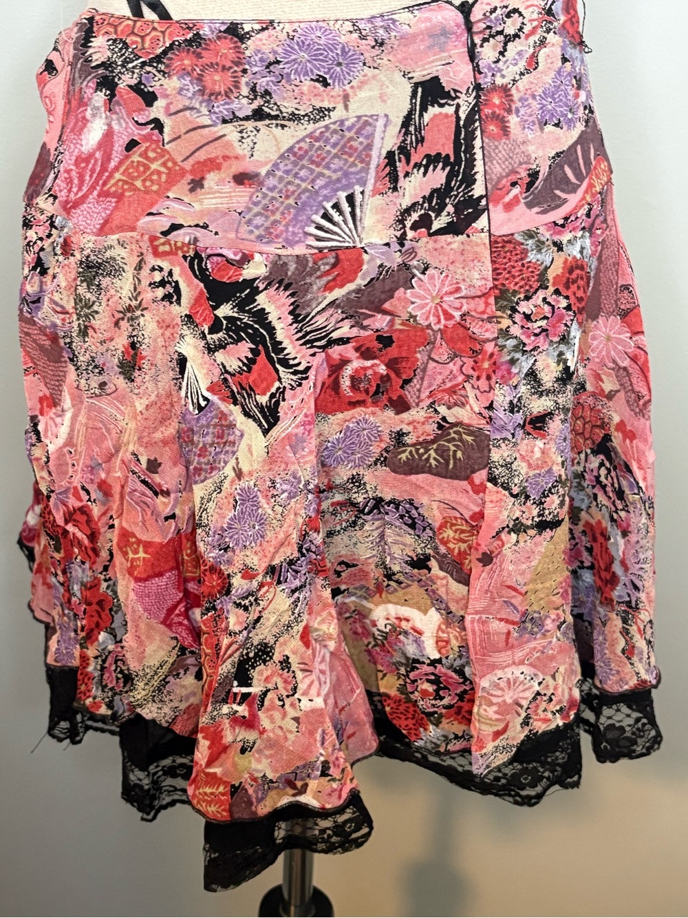 Pink floral Rayon skirt - Picture 2 of 4